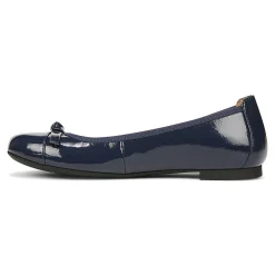 Store Amorie Flat Women Flats & Loafers